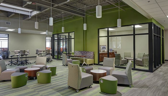 A flexible student learning environment in RIpon, Wisconsin, allows student groups of different sizes to work together with supervision from the classrooms.