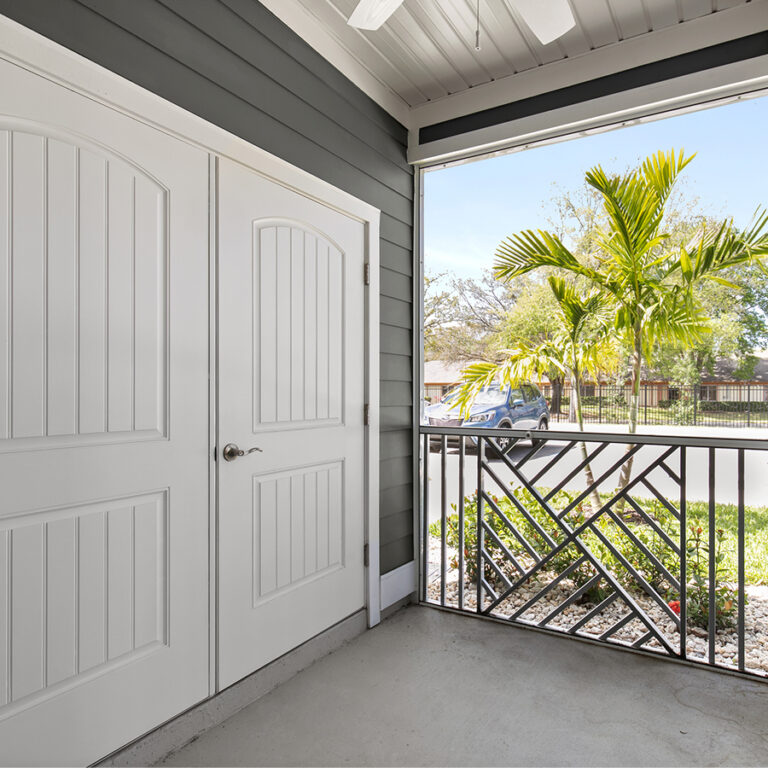 Bergamot Apartment Balcony